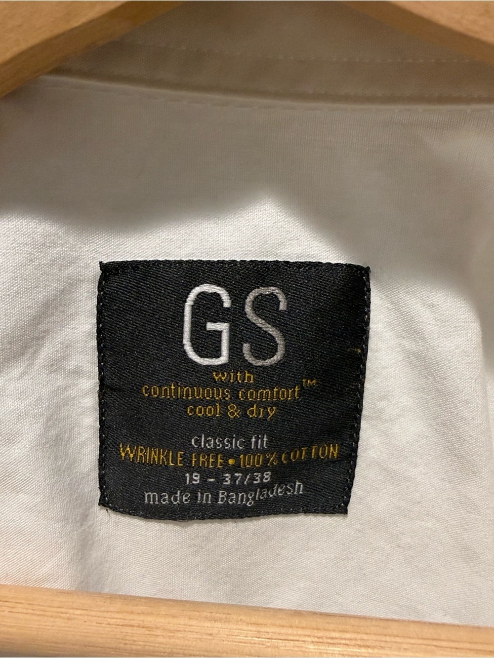 GS Men's White Long-Sleeve Button-Up Dress Shirt - Classic Pocket Style - Picture 3 of 3